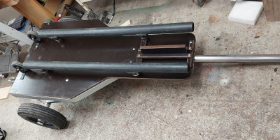 Samtweich gefederter Slipwagen, den man senkrecht hinstellen kann....